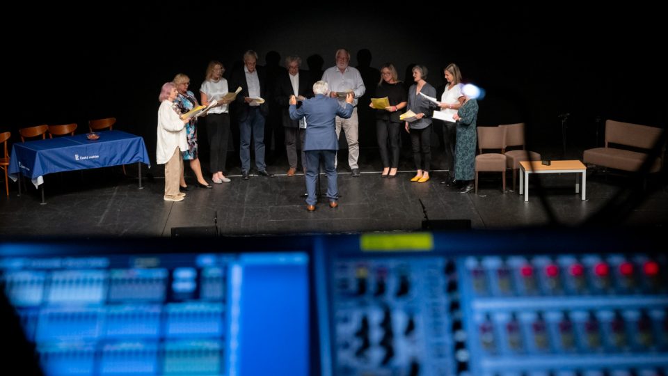 Na Miloslava Dismana se vzpomínalo v rozhovoru i recitačním pásmu a poděkování směřovalo i k dismančecím rodičům, Dismančetem napořád, Archa+, 25. září 2025 | foto: Khalil Baalbaki, Český rozhlas Na Miloslava Dismana se vzpomínalo v rozhovoru i recitačním pásmu a poděkování směřovalo i k dismančecím rodičům, Dismančetem napořád, Archa+, 25. září 2025